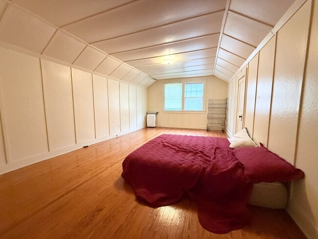Building Photo - Large Home Available in Wadesboro
