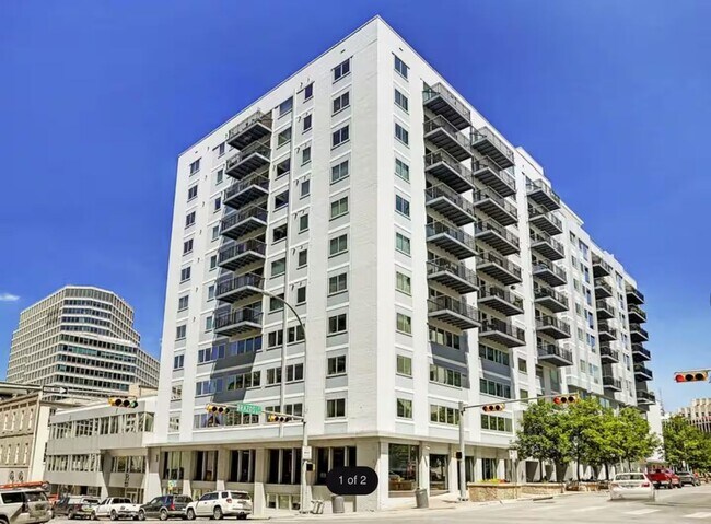Building Photo - Authentically Cool Downtown Austin Condo | Walk Everywhere | Fully Furnished