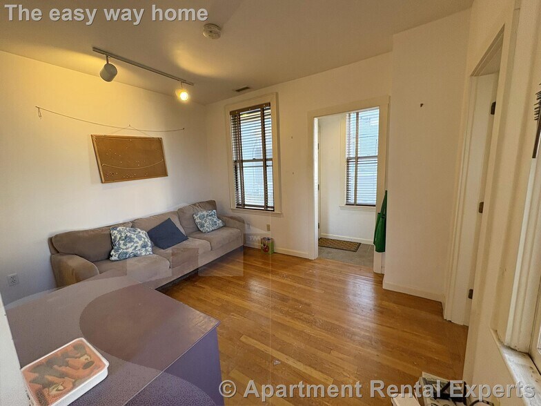 Building Photo - 339 Broadway