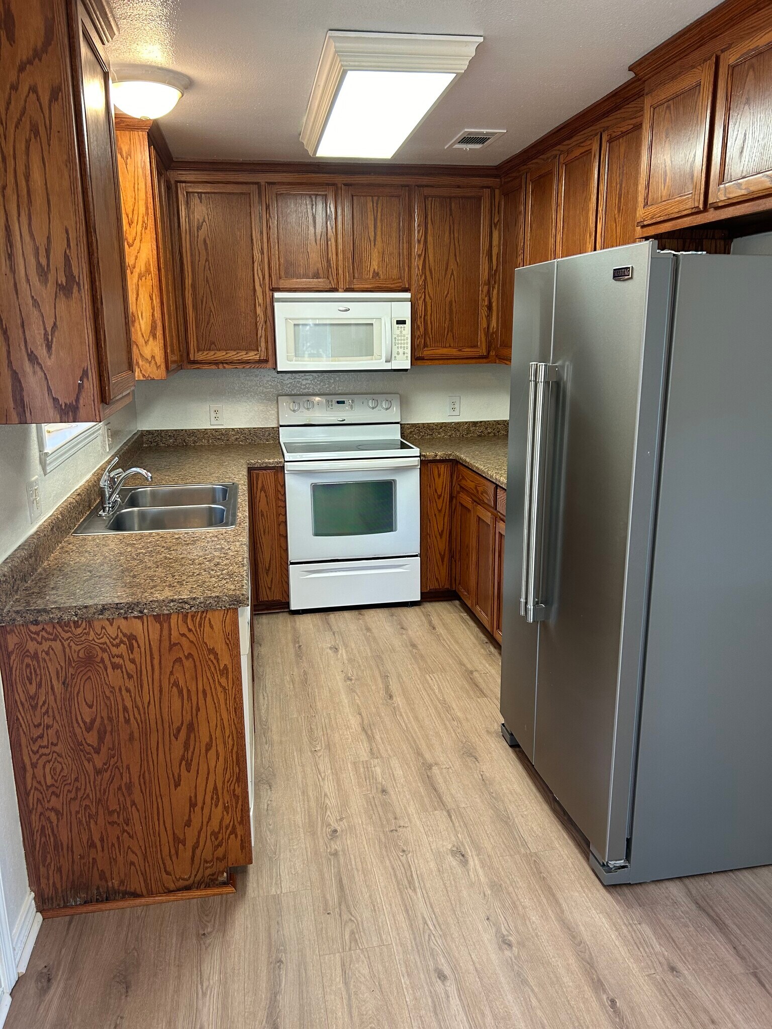 Building Photo - 317 W McLain Dr