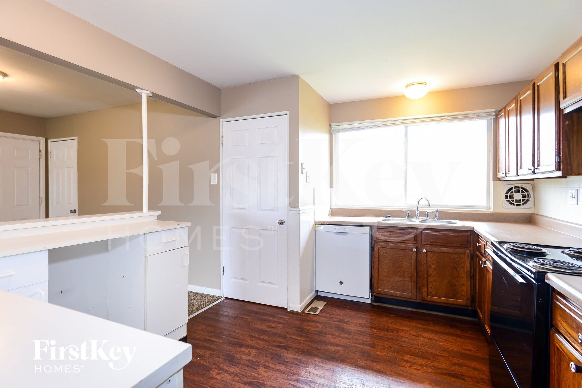 Building Photo - 825 Manresa Ln