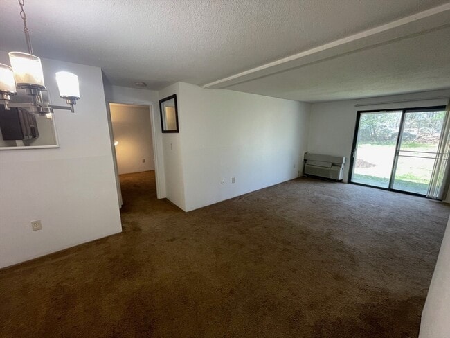 Building Photo - 17 Village Rock Ln