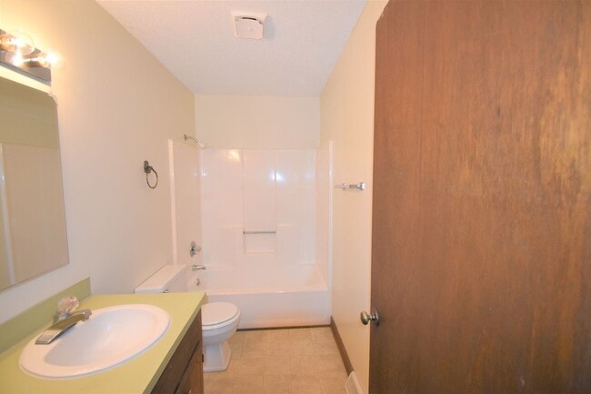 Building Photo - Lexington Duplex