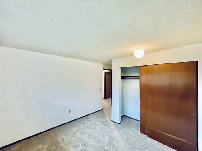 Building Photo - Tranquil House on Quiet South Delridge Street!