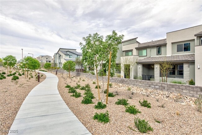 Building Photo - 527 Sonoma Range St