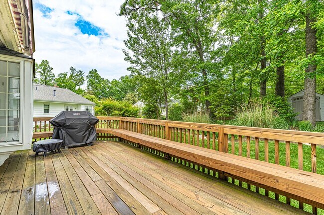 Building Photo - Spacious 4-bedroom home in West Springfield!