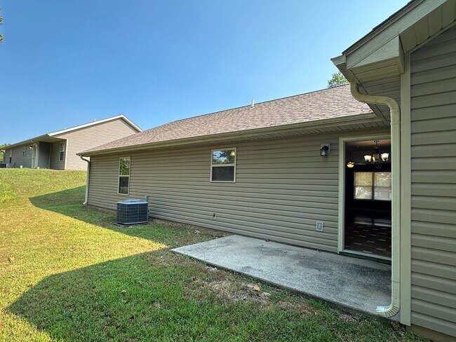 Building Photo - 4 Bed 2 Bath FOR RENT in Waynesville