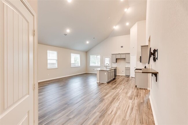 Building Photo - 312 Empress Tree Dr