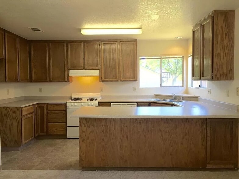 Building Photo - 2610 Pernie Trl