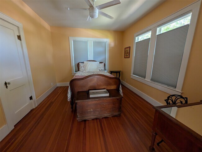 Building Photo - 4823 Fannin Dr