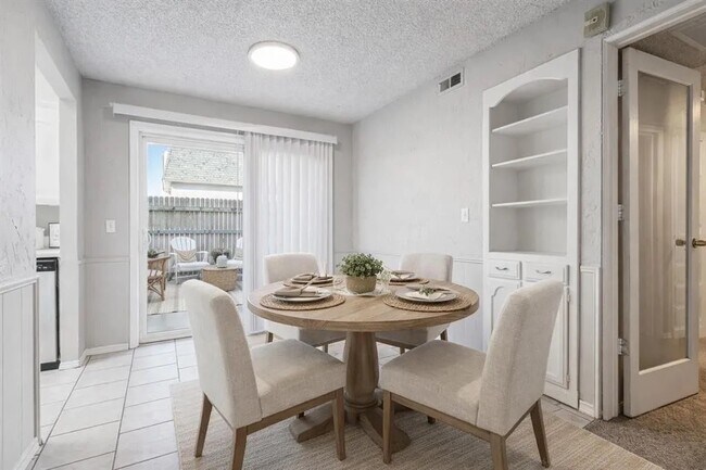 Building Photo - 11417 N May Ave