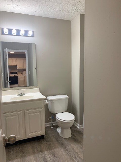 Building Photo - 806 W 43rd St