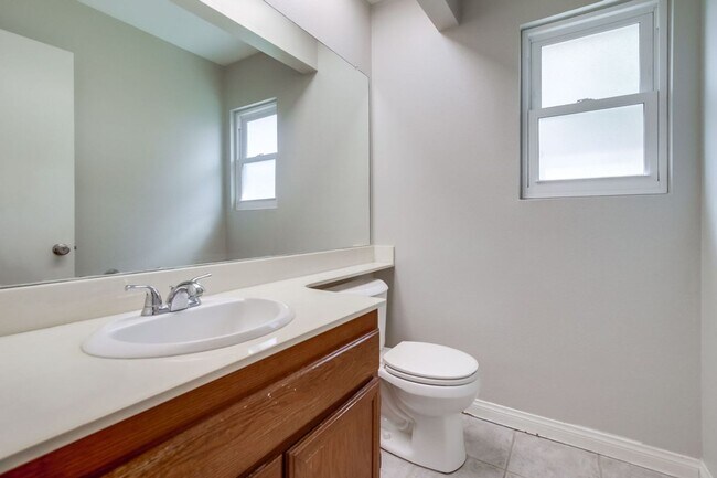 Building Photo - **Available Now*** Encinitas,  4 bedroom, 2.5 bathroom with 2 car garage***