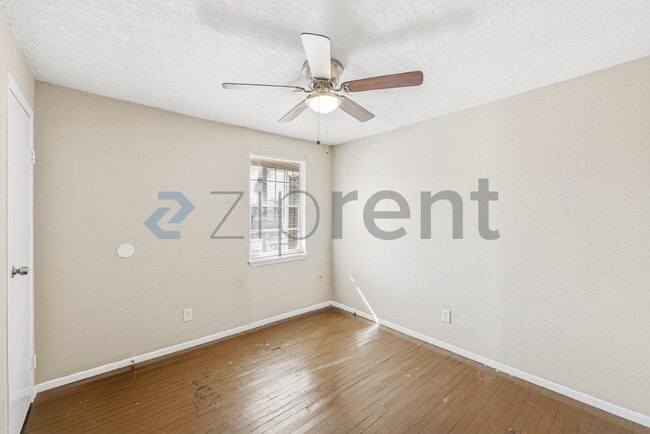 Building Photo - 512 S Monumental St