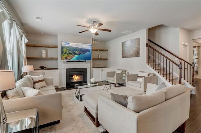 Building Photo - 7246 Gladstone Cir