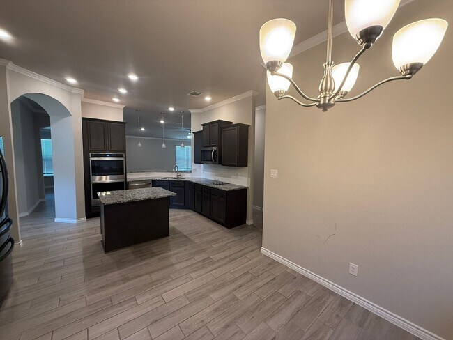 Building Photo - GORGEOUS 3-bedroom 2-bathroom home in Ceda...