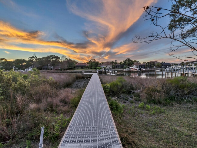 Building Photo - 330 Kelly Plantation Dr