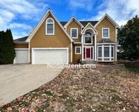 Building Photo - Beautiful Overland Park w/ Wood Floors Thr...