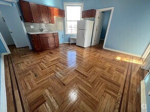 Building Photo - 3 bedroom in BRONX NY 10473