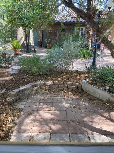 Kitchen patio - 333 E 15th St