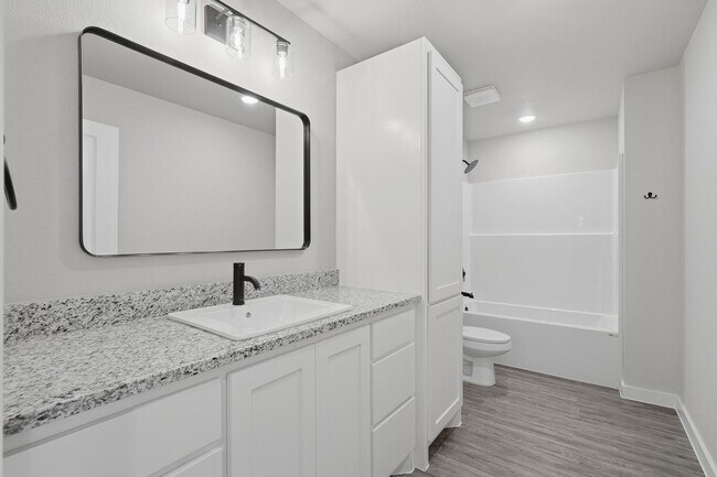 Building Photo - Available May 29 | $2,550 – Hampton Hills Living Near Stargate