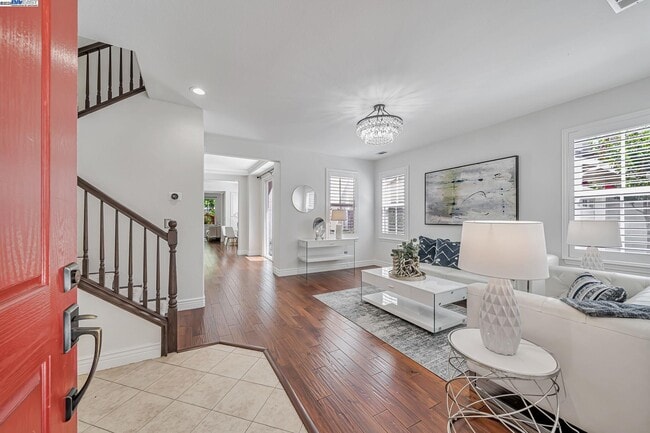 Building Photo - 260 Abigail Cir