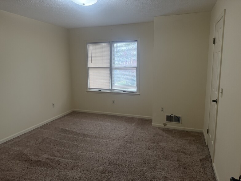 Building Photo - 55 Frenchwoods Cir