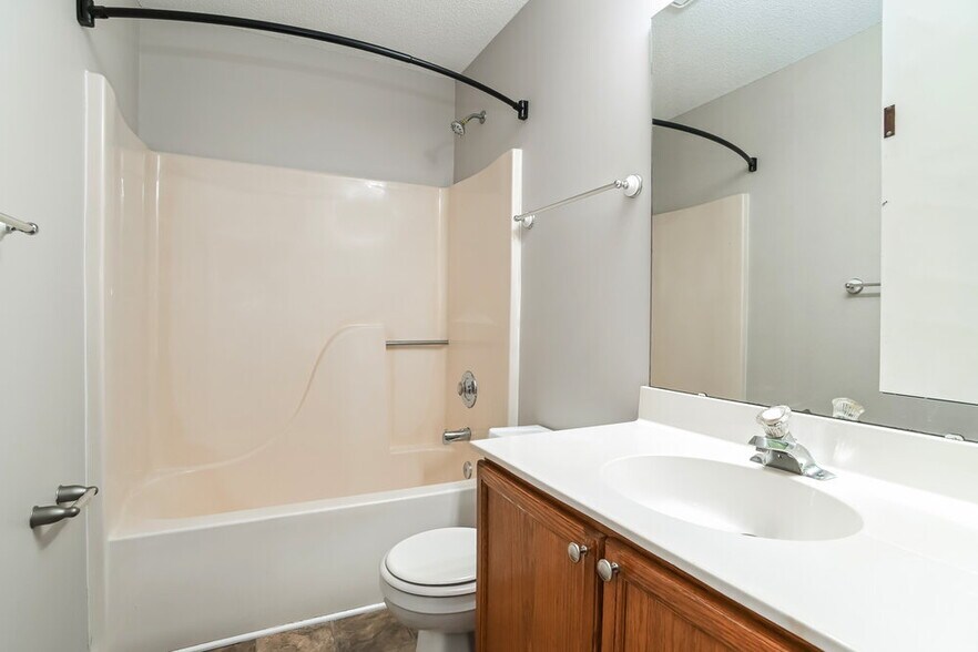 Building Photo - 3416 Mayhurst Dr