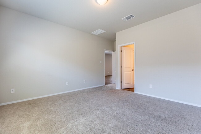 Building Photo - 373 Jade St