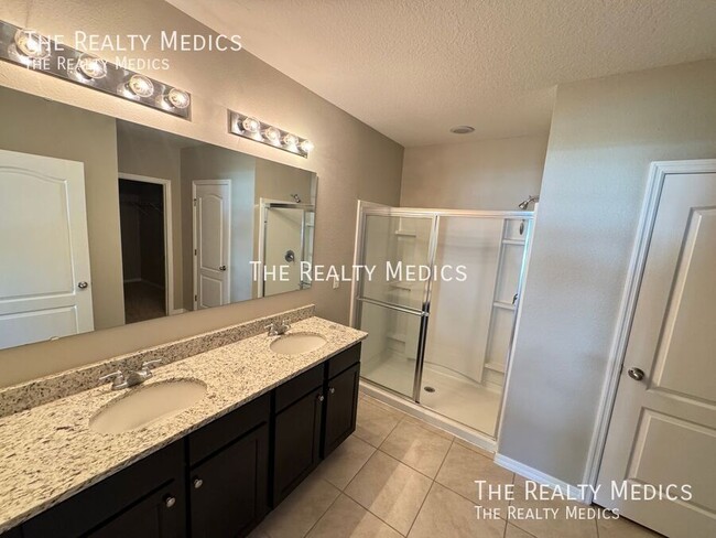 Building Photo - 404 Tanglewood Dr