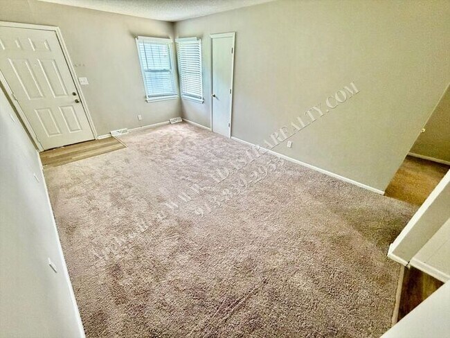 Building Photo - Beautiful 2 Bedroom Home in KCK-Available NOW!