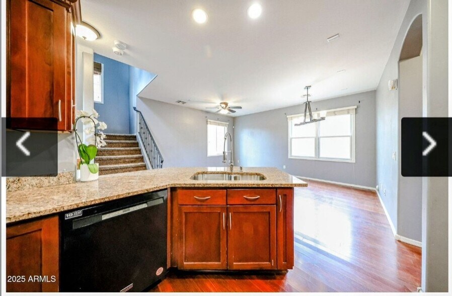 Building Photo - 5744 S 21st Pl