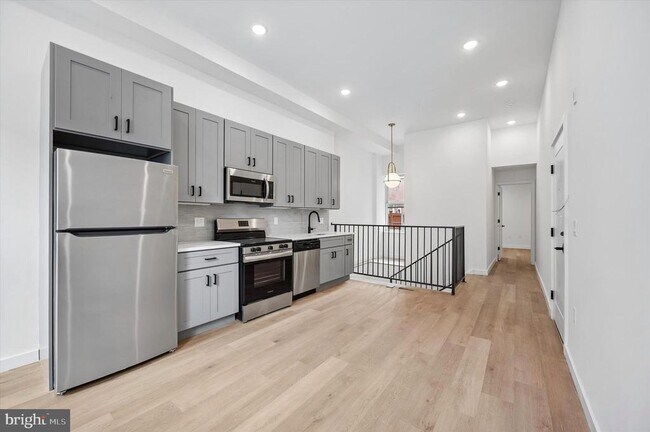 Building Photo - 627 N 16th St