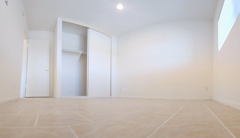 Building Photo - 8108 Langdon Ave