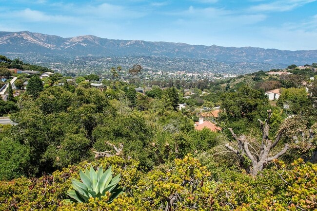 Building Photo - Remodeled Alta Mesa home with Mountain and City Views!
