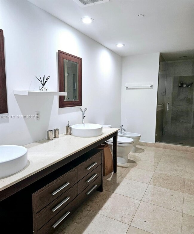 Building Photo - 475 Brickell Ave