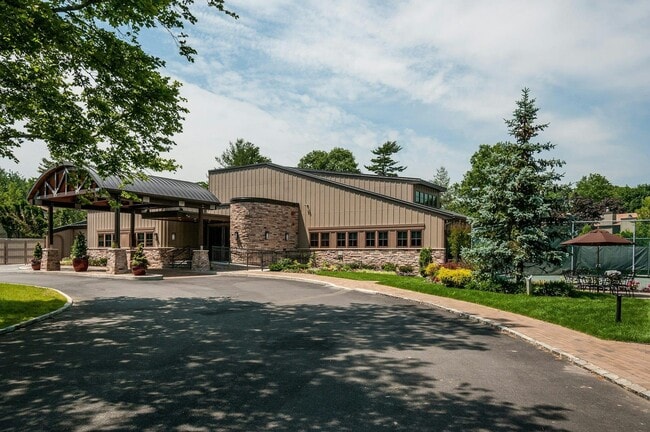Building Photo - 23 Meadowood Dr