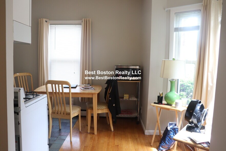 Building Photo - 9 Elmer St