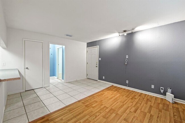 Building Photo - 2708 S 1st St