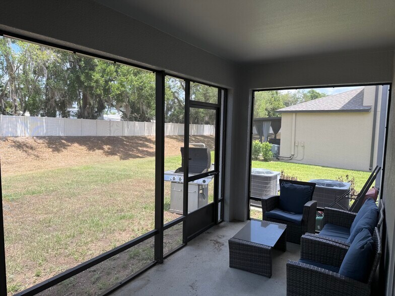 Building Photo - 12480 Hilltop Farms Dr