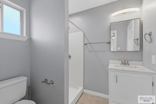 Building Photo - 711 Cisneros St