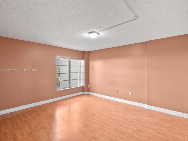 Building Photo - 4172 Inverrary Dr