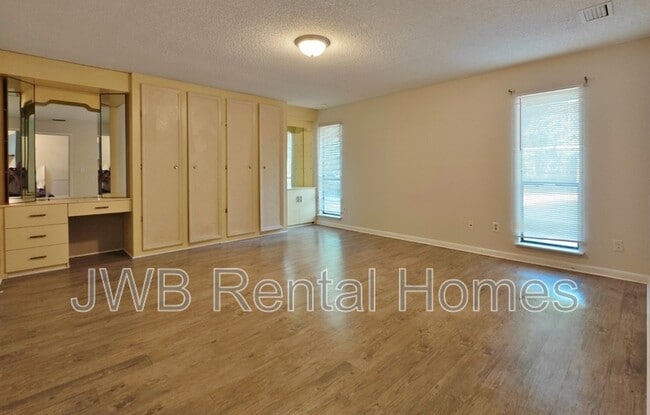 Building Photo - 10268 Pine Breeze Rd W