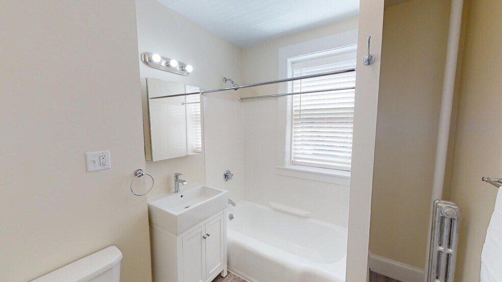 Building Photo - 1595 Beacon St