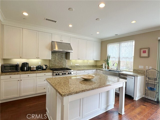 Building Photo - 65 Elmdale