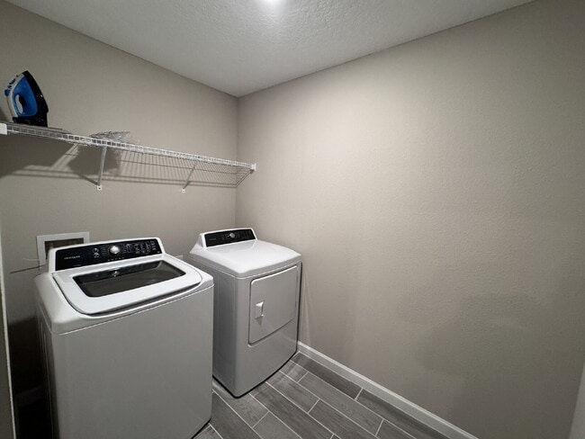Building Photo - Townhome for Rent in Longleaf Community