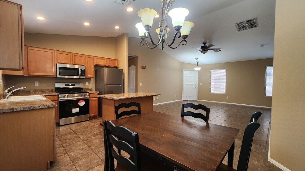 Building Photo - 42539 W Hillman Dr