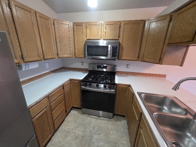 Building Photo - 18660 Kings Point Cir