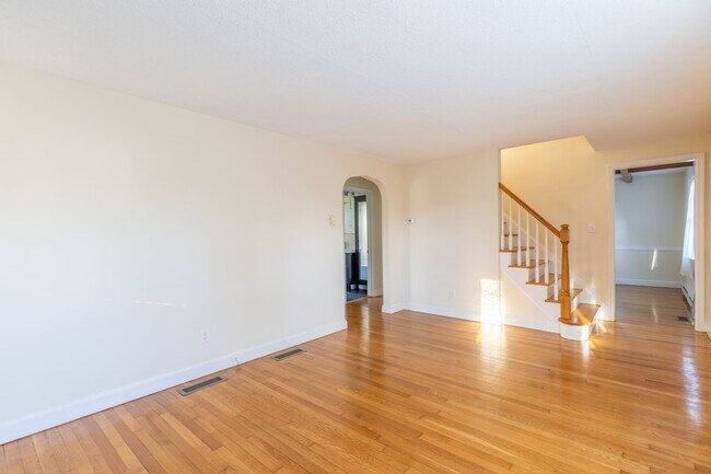 Building Photo - Charming 3-Bedroom Home with Solar Panels ...