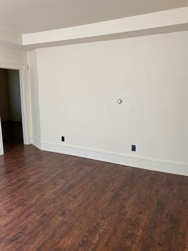 Building Photo - 645 Cullum St